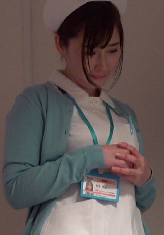 結婚3年目の看護師にギン勃ちチ●ポを見せてフェラ抜き!深夜、性欲に火がついた看護師は声を●して快楽堕ち…!h_1724m803g00001