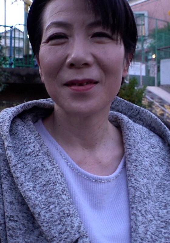 美しくもキュートな還暦熟女が溢れる性欲に負けAV出演!豊満ボディを淫靡に震わせイキまくる淫乱SEX!h_1724h074g00003