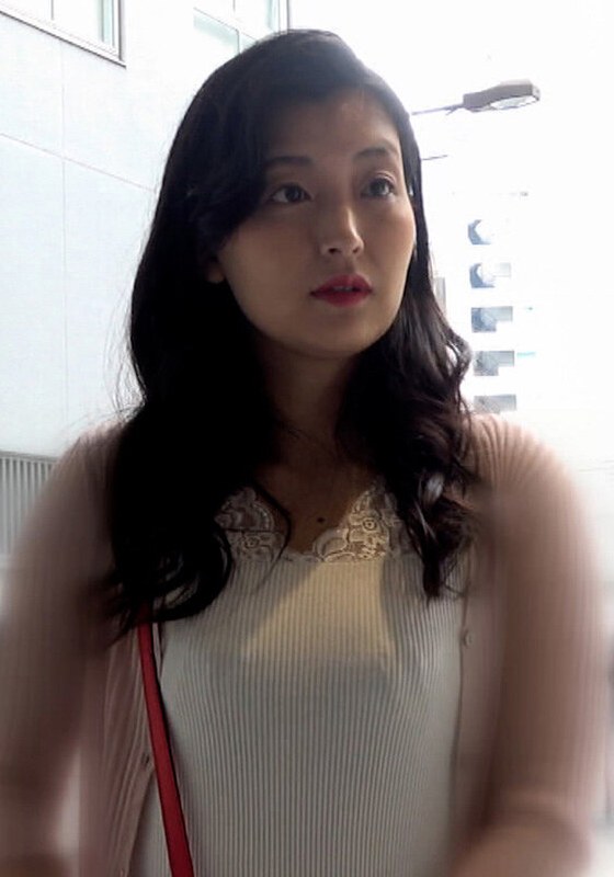 単身赴任の旦那さんとのセックスレスに悩む女盛りのカラダを持て余す奥様!女性としての魅力と自身を取り戻す為に不倫SEX!h_1724m796g00001
