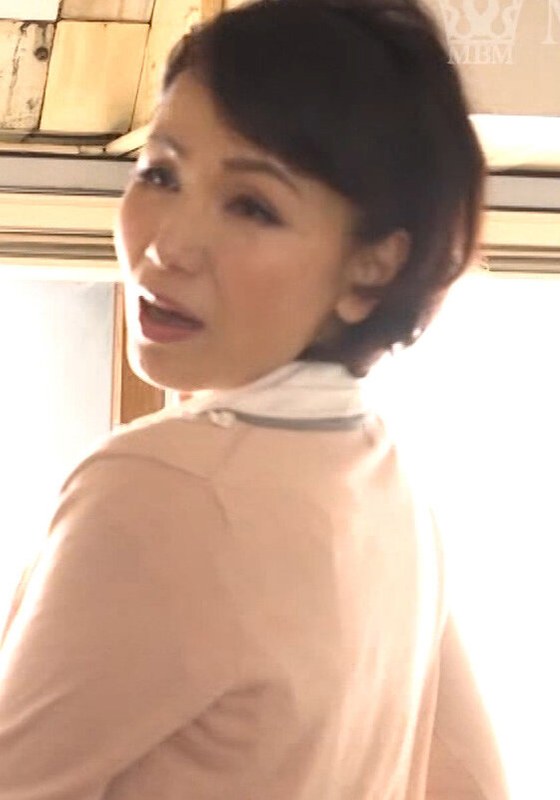 旦那の借金の返済を迫られ…火照ったカラダは旦那の帰りを待てずに借金取りの男に快楽堕ち!h_1724m805g00010