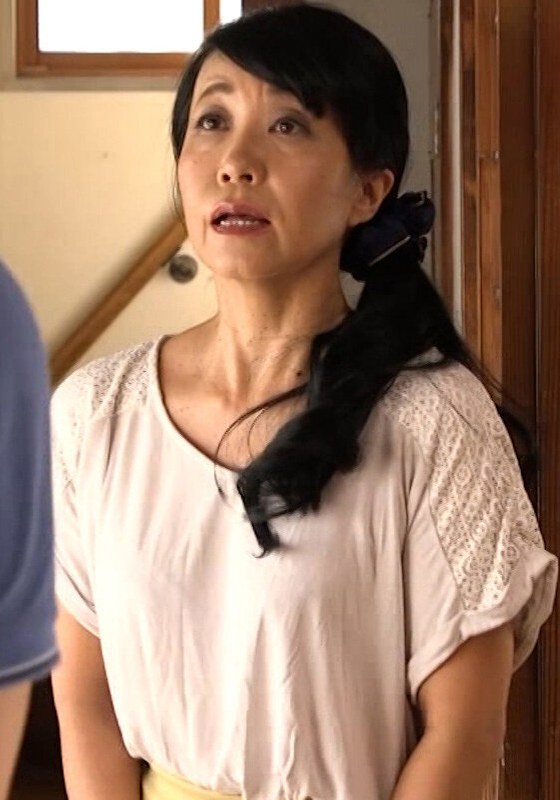 ミニスカ―トから覗く股間がエロい熟女…敏感になったカラダは快楽堕ちの本能丸出し中出しSEXにイキまくる!!h_1724m805g00011