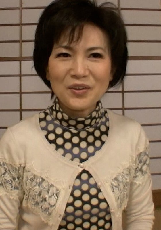 ショートヘアーの落ち着いた清楚な奥様は旦那との2年以上のレスに耐えかねてAV出演!性欲MAXの淫乱SEX!h_1724m806g00003