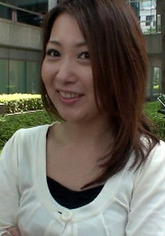 街行く素敵な奥さんに謝礼をチラつかせてイケナイアルバイト!素人丸出し剛毛股間に他人棒ずぼり!h_1724m818g00002