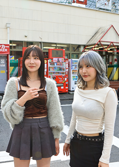 「ほら、うちらにケツ穴犯されて女の子みたいにイっちゃいなよw」美少女ドSビッチの2人が街で見つけたM男クンを逆ナン&逆レ●プ(2)476371
