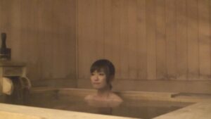 夜道で釣れたのは色白スレンダーの極上美魔女！ねっとりとした一夜限りの情事。h_1724a009b00006