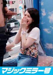 マジックミラー号 優しい子持ちのママ・さやかさんにこっそりデカチンを見せつけて 素股で擦りつけて育児でレス気味の欲求不満オ○ンコに旦那の目の前でヌルっと生挿入 産後の柔らかい膣穴が気持ち良すぎて中出し不倫SEX ～休日にお出かけ中幸せ絶頂の春ママNTR～1sdmm15002