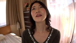 しっとりお肌のイキ過ぎ素人熟女の肉欲淫乱SEX！オナニーじゃ満足出来ないんです！h_1724a046g00001