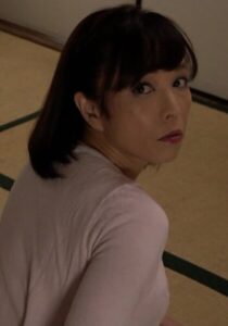 童貞息子に無理やりチ○ポをねじ込まれ中出し！！母さんもオンナ！？快楽に溺れる挿入を求めて！h_1724m573g00007