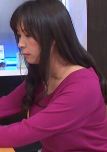 美しき妙齢の美熟女が若い娘婿の愛撫に快楽堕ち…背徳感に快感は倍増！欲求不満で敏感なカラダは痙攣絶頂を繰り返す！h_1724p039g00005