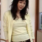 息子の股間が気になるお母さん、寝ている息子のベットに潜り込んでキスをしたりチ○ポをまさぐったり好き放題！！我慢の限界の二人は激しく求めあい「お母さんをめちゃくちゃにして～」と息子に欲情する性獣五十路お母さん！！h_1724m564g00011