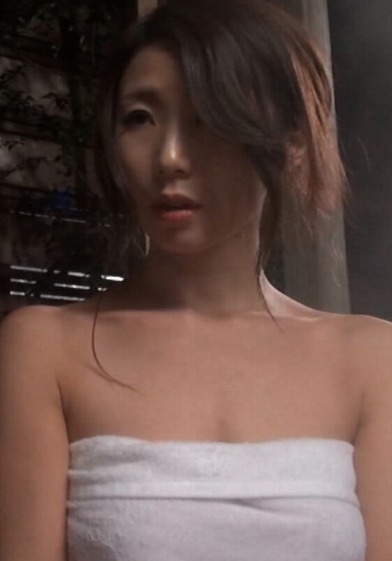 息子との温泉旅行。家族愛の混浴が息子の母への愛情が暴走する。ダメだと言いながら股間を濡らす母に生中出し！！h_1724m589g00002