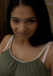 100cmオーバーの巨乳を揺らし妖艶に男を求める東欧で見つけた10代黒髪ビューティーと濃厚SEX！h_1724m619g00013