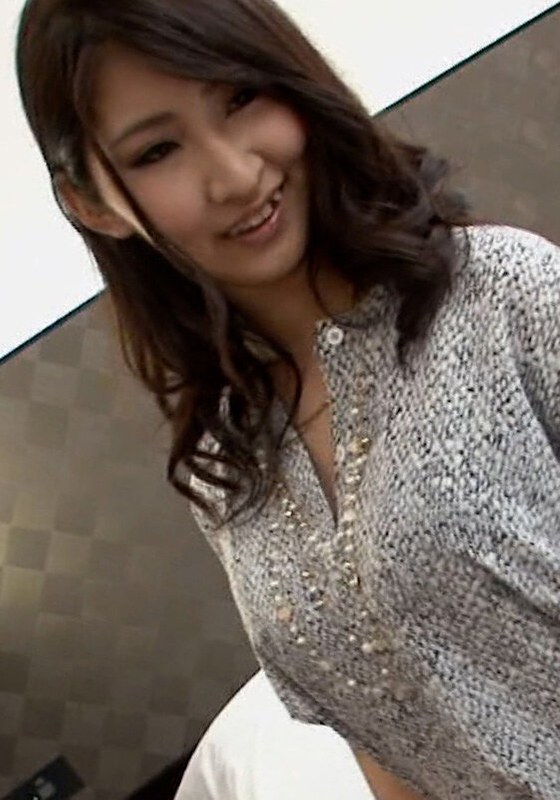 街で見かけた素敵な奥様にモデルになって欲しいとホテルに連れ込み下着モデルに！拒み切れない奥様にそのまま生で挿入して大量中出し！！h_1724m622g00005