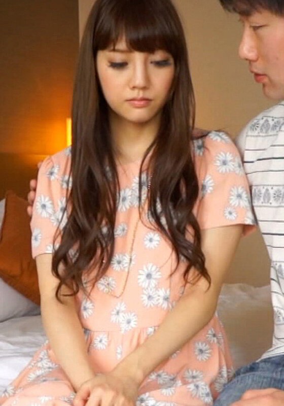 突然の雨に雨宿りしていた若妻を口説き落としてホテルに…アバンチュールに期待を膨らませ他人棒で理性ぶっ飛び絶頂中出しSEX！！h_1724m622g00008