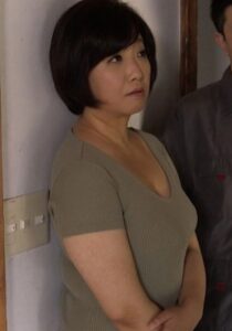 性欲を持て余す母は夫とのSEXに満足出来ていなかった…夫が出掛けた隙に息子に満たしてもらう変態淫乱母！h_1724m625g00011