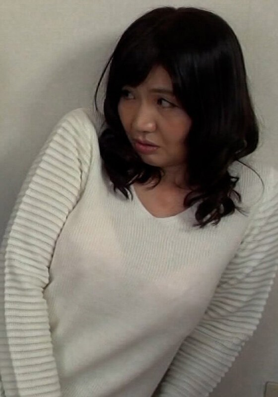 お母さんに向かう息子の歪んだ性欲が暴走する！！性欲旺盛な年頃の息子は五十路母と肉欲SEXで性欲解消！h_1724m645g00001