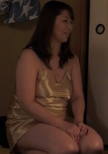 熟女好きな息子の気持ちに応えるお母さんは禁断の快楽に堕ちていく…息子のチ〇ポの激突きに狂い淫乱性交！h_1724m769g00001