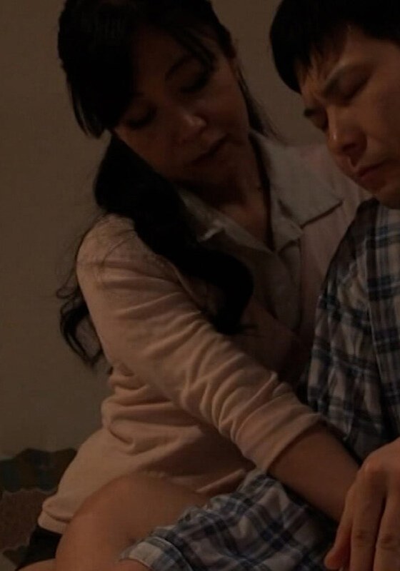 ボクのオナニーを目撃した母は優しく手伝ってくれる性に理解のある変態母でした！？h_1724m769g00011