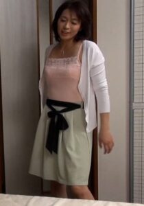 欲求不満の熟れたカラダを抑えることの出来ない性獣と化した母！息●のチ●ポに本能丸出し中出しSEX！h_1724m804g00002