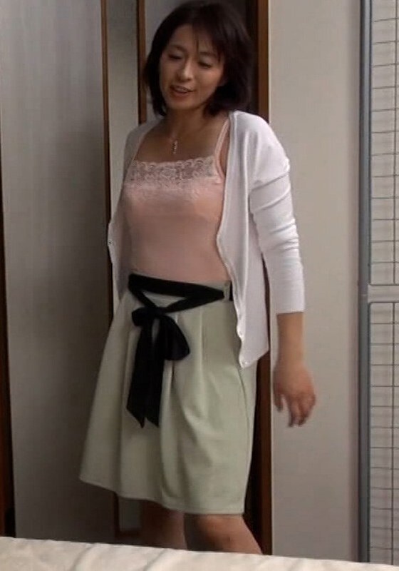 欲求不満の熟れたカラダを抑えることの出来ない性獣と化した母！息●のチ●ポに本能丸出し中出しSEX！h_1724m804g00002