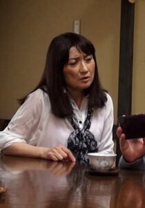 お母さんが教えてあげる！SEXの気持ち良さを教えたくて息●の肉棒を咥える淫獣お母さんと中出しSEXh_1724m804g00011