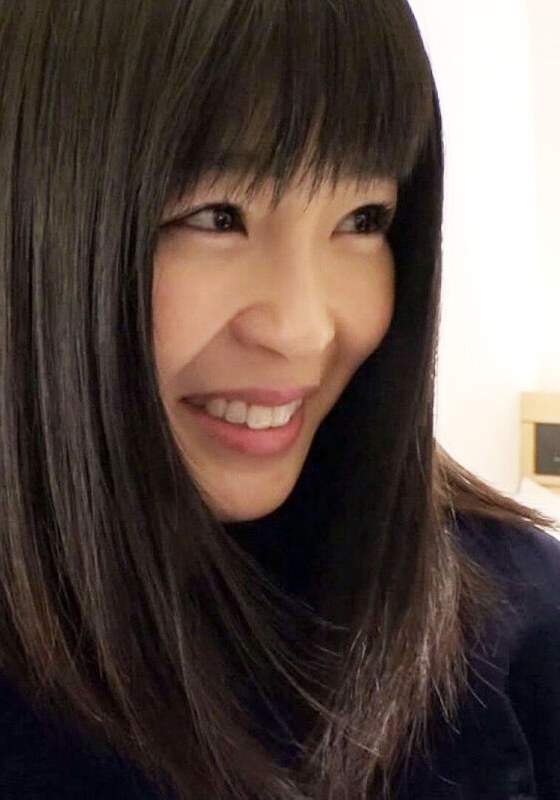 年に数度のセックスじゃ我慢できない黒髪清楚奥様。電マの振動がヤリマン最強属性にレベルアップ。挿入ではガッチリ脚ホールドでオトコをキープ！h_1724a100b00001