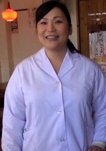 行列のできる中華屋さんの美人女将が旦那に内緒でAV出演！？人生初のカメラの前でのSEXに爆乳揺らしてぶっ飛び破廉恥性交！h_1724a108g00013