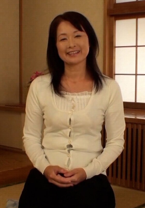 初めて見たAVの興奮と感激が忘れられず自分もこんなに他人を興奮させられるAVに出てみたい！と応募してきた黒髪五十路熟女の初撮り破廉恥SEX！h_1724a108g00017