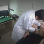 悪徳産婦人科のベッドの上は危険がいっぱい！電マでイカされ挿入されちゃう女性患者！