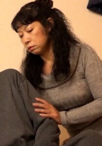 母さんの中に入れたいよ！息子のチ○ポを生で入れてくれる五十路母！