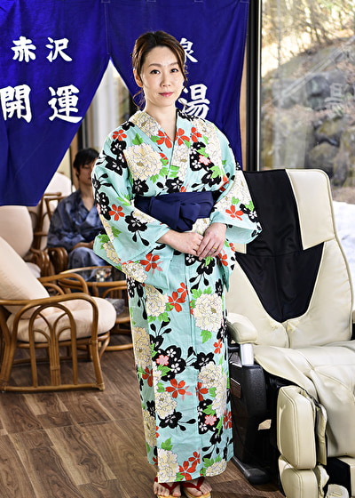 温泉旅行で結ばれた母と息子の禁断の愛511690