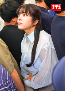 電車の中でインナーを抜き取られ透け巨乳を見られる羞恥で抵抗できないシアーシャツ女子 2515773