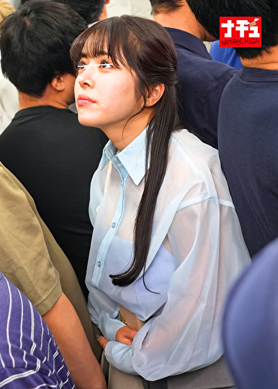 電車の中でインナーを抜き取られ透け巨乳を見られる羞恥で抵抗できないシアーシャツ女子 2515773