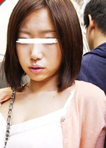 【AIリマスター】満員電車で巨乳すぎて胸が密着してしまう女は痴●されても拒めない517693