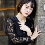 亡くなった旦那一筋で絶対に口説けないと噂の未亡人が配達員にオナニーを見られて、強迫SEX三昧 MINAMO