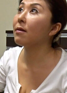 長男の性欲処理係はお母さん！デカすぎる肉棒に我慢できない禁断のド変態ド痴女セックス！516841