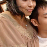 なんかムラムラするんです！長男にカラダを押し付け誘う我慢できない淫乱熟女母と禁断の中出しSEX！527983