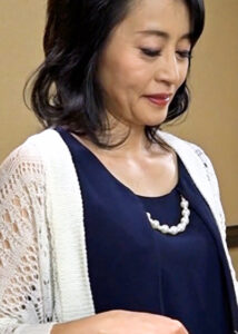 熟母との水入らずの温泉旅館で絡みつく舌と舌！五十路熟母と貪る肉欲SEX！529015