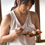 父親と離婚して一人になった母を支える倅は無防備にチラチラ見える乳首とオナニーで喘ぐ声に性欲が爆発！我慢出来ずに禁断の行為へと走る生ハメ交尾！534228