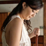 無防備に台所でオナニーに耽る母にムラムラが収まらない倅の肉棒！我慢できない家族を超えた肉欲SEX！534596