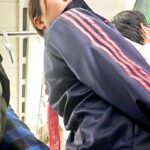 巨乳少女羞恥電車 発育した胸を変態性癖で汚しまくれ！ 推定Kカップ 玩具イカセ肉感娘469972