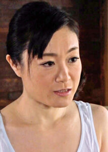 妻の出産を控え実家に戻った僕達。久々に会った母の無防備にチラ見せする乳首がエロ過ぎて･･･！543034