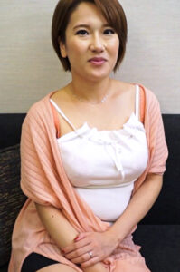 陥没乳首が勃起していくスケベボディの巨乳人妻のワンナイトセックス！